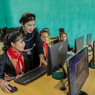 <a href="/tin-tuc-su-kien/chuyen-doi-so" title="CHUYỂN ĐỔI SỐ" rel="dofollow">CHUYỂN ĐỔI SỐ</a>